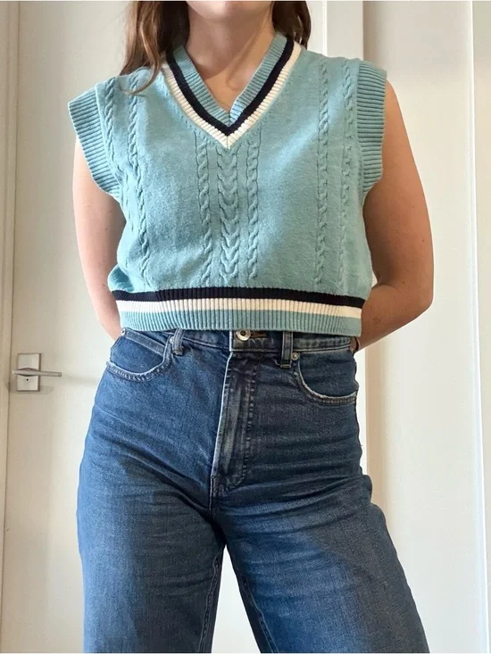 Aritzia Sunday Best Blue Cable Knit V-Neck Sweater Vest - Picture 2 of 4